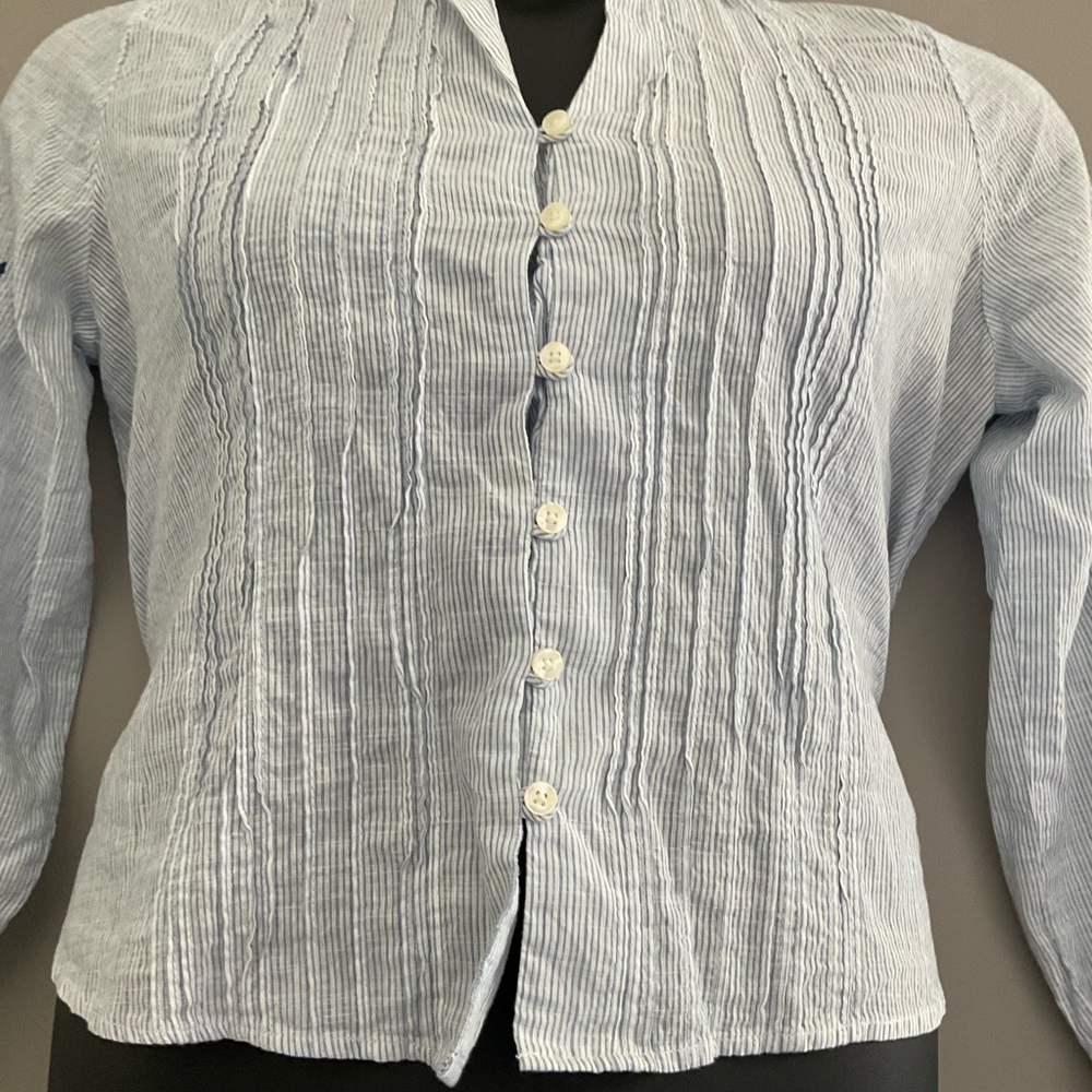 Birds Of Paradise Blue and White Button up Shirt - Picture 7 of 8